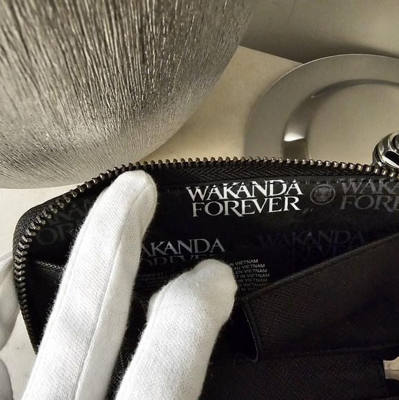 Black Panther Wakanda Forever Wallet - Picture 5 of 5